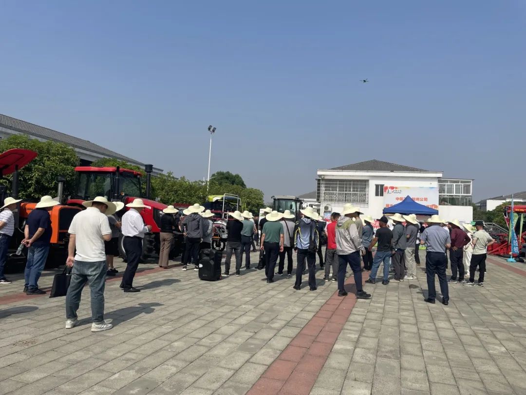 凯发国际首页荆州市2024年油菜机收减损暨秸秆禁烧和综合利用推进活动在马山镇召开