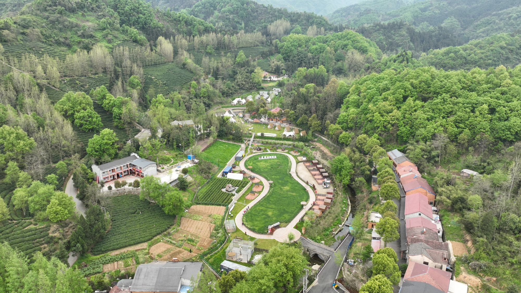 凯发国际绿水青山生金辉解码湖北堰河村的致富经(图4)